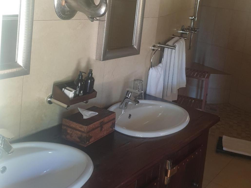La Rochelle Lodge Namibia ซูเมบ ภายนอก รูปภาพ
